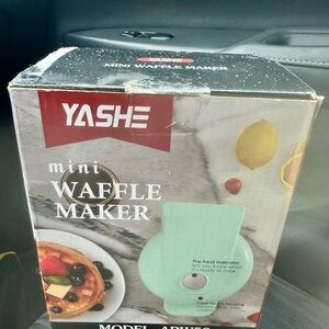 Mini Waffle Maker - Light Green